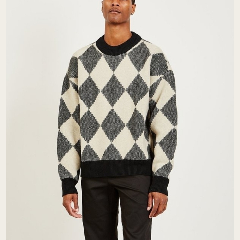 NWOT thesumey heavy oversized diamond pattern crew neck black and white sweater